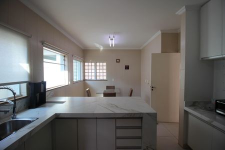 Casa de condomínio para alugar com 380m², 4 quartos e 4 vagas