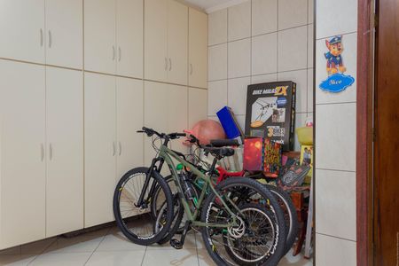 Casa à venda com 267m², 2 quartos e 2 vagas Casa à venda com 267m², 2 quartos e 2 vagasÁrea de Serviço / Quintal