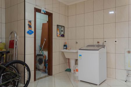 Casa à venda com 267m², 2 quartos e 2 vagas Casa à venda com 267m², 2 quartos e 2 vagasÁrea de Serviço / Quintal