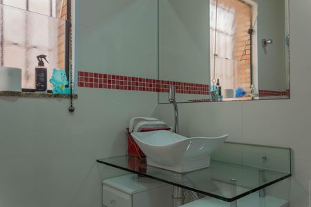 Casa à venda com 267m², 2 quartos e 2 vagas Casa à venda com 267m², 2 quartos e 2 vagasBanheiro