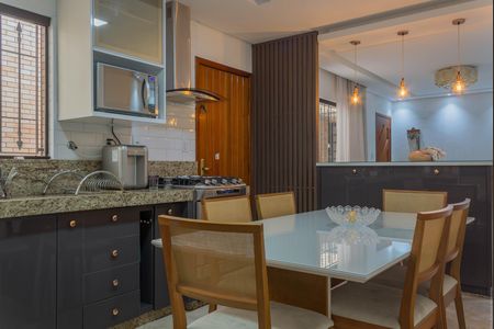 Casa à venda com 267m², 2 quartos e 2 vagas Casa à venda com 267m², 2 quartos e 2 vagasCozinha