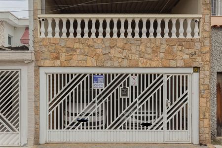 Casa à venda com 267m², 2 quartos e 2 vagas Casa à venda com 267m², 2 quartos e 2 vagasFachada