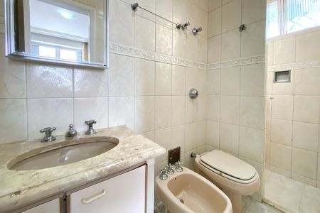 Apartamento para alugar com 235m², 3 quartos e 1 vagaBanheiro da Suíte 1