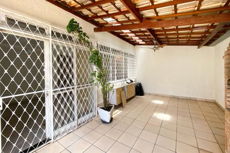 Apartamento para alugar com 235m², 3 quartos e 1 vagaVaranda