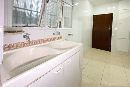 Apartamento para alugar com 235m², 3 quartos e 1 vagaÁrea de Serviço