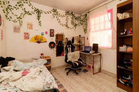 Casa à venda com 180m², 4 quartos e 4 vagasCasa 1