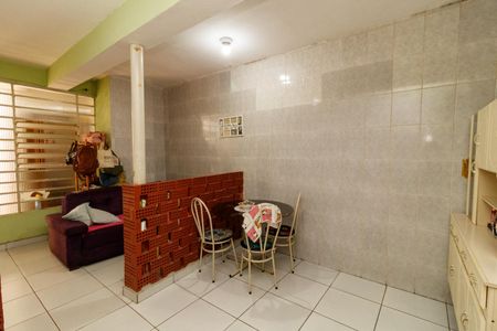 Casa à venda com 180m², 4 quartos e 4 vagasCasa 1