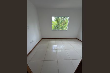 Quarto de casa de condomínio para alugar com 2 quartos, 75m² em Bosque Fundo, Maricá