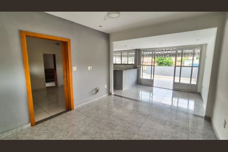 Sala de apartamento para alugar com 1 quarto, 100m² em Irajá, Rio de Janeiro