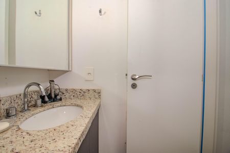 Apartamento para alugar com 67m², 2 quartos e 1 vaga Apartamento para alugar com 67m², 2 quartos e 1 vagaBanheiro da Suíte