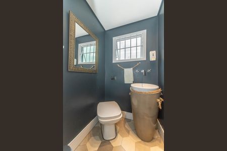 Casa à venda com 280m², 4 quartos e 2 vagasLavabo