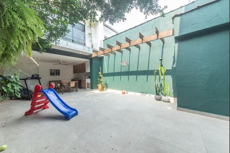 Casa à venda com 280m², 4 quartos e 2 vagasQuintal - Lavanderia