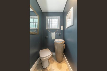 Casa à venda com 280m², 4 quartos e 2 vagasLavabo