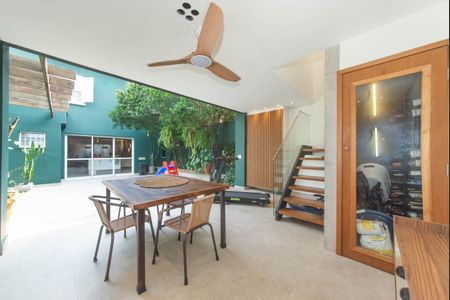 Casa à venda com 280m², 4 quartos e 2 vagasQuintal - Lavanderia