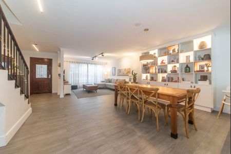 Casa à venda com 280m², 4 quartos e 2 vagasSala