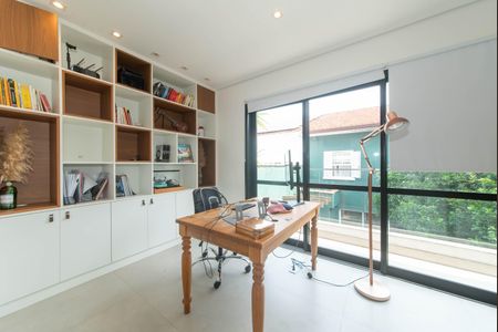 Casa à venda com 280m², 4 quartos e 2 vagasEscritorio