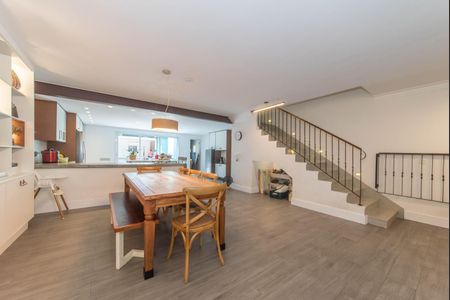 Casa à venda com 280m², 4 quartos e 2 vagasSala