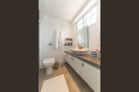 Casa à venda com 280m², 4 quartos e 2 vagasBanheiro da Suíte