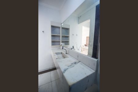 Casa para alugar com 300m², 3 quartos e 4 vagasBanheiro da Suíte