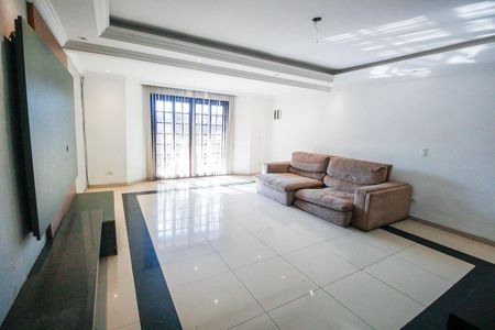 Casa para alugar com 300m², 3 quartos e 4 vagasSala