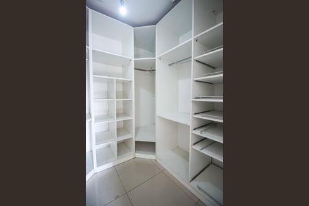 Casa para alugar com 300m², 3 quartos e 4 vagasCloset da suíte