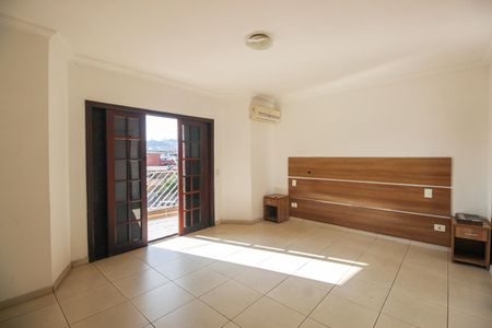 Casa para alugar com 300m², 3 quartos e 4 vagasSuíte