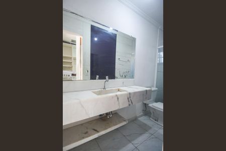 Casa para alugar com 300m², 3 quartos e 4 vagasBanheiro da Suíte