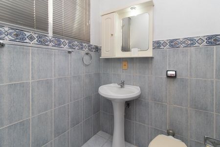 Banheiro de apartamento para alugar com 1 quarto, 40m² em Santo Antônio, Porto Alegre