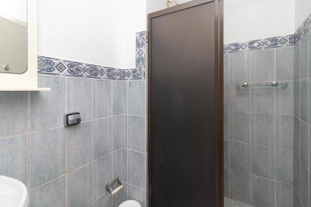 Banheiro de apartamento para alugar com 1 quarto, 40m² em Santo Antônio, Porto Alegre