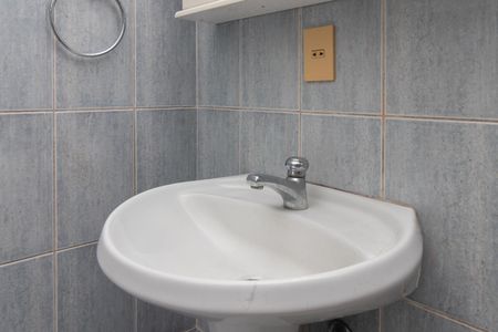 Banheiro de apartamento para alugar com 1 quarto, 40m² em Santo Antônio, Porto Alegre