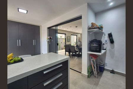 Casa de condomínio à venda com 320m², 4 quartos e 2 vagas