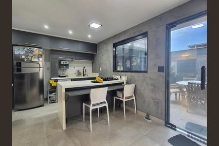 Casa de condomínio à venda com 320m², 4 quartos e 2 vagas