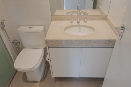 Apartamento para alugar com 67m², 2 quartos e 1 vaga Apartamento para alugar com 67m², 2 quartos e 1 vagaBanheiro