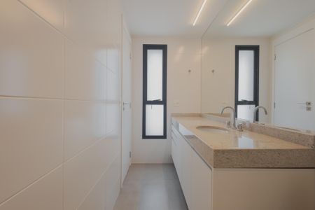 Apartamento para alugar com 67m², 2 quartos e 1 vaga Apartamento para alugar com 67m², 2 quartos e 1 vagaBanheiro da Suíte