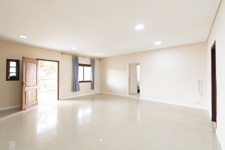 Casa à venda com 138m², 2 quartos e 2 vagas