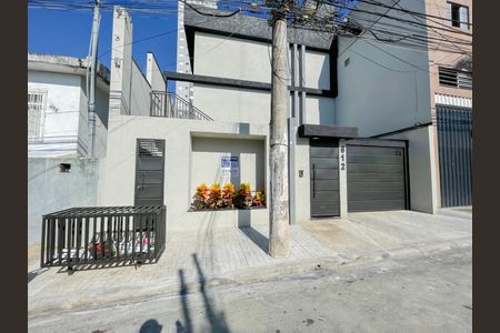 Casa de condomínio à venda com 64m², 2 quartos e 1 vaga Casa de condomínio à venda com 64m², 2 quartos e 1 vagaFachada