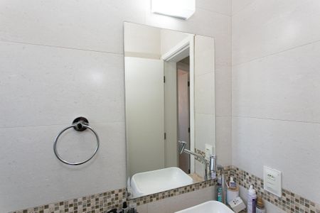 Casa de condomínio à venda com 174m², 3 quartos e 2 vagasBanheiro