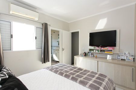 Casa de condomínio à venda com 174m², 3 quartos e 2 vagasSuíte