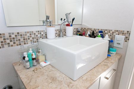 Casa de condomínio à venda com 174m², 3 quartos e 2 vagasBanheiro da Suíte