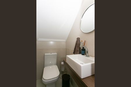 Casa de condomínio à venda com 174m², 3 quartos e 2 vagasLavabo