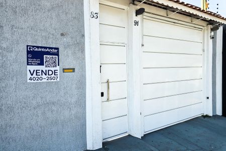 Casa de condomínio à venda com 174m², 3 quartos e 2 vagasFachada