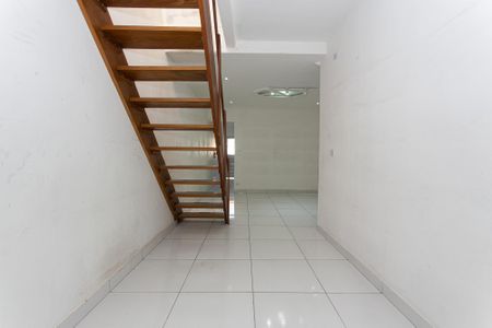 Casa para alugar com 120m², 3 quartos e 2 vagas Casa para alugar com 120m², 3 quartos e 2 vagasSala