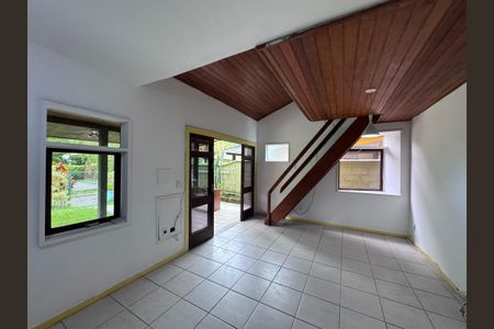 Sala de casa de condomínio para alugar com 4 quartos, 170m² em Vargem Grande, Rio de Janeiro