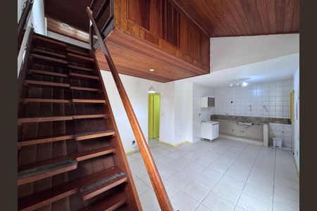 Sala de casa de condomínio para alugar com 4 quartos, 170m² em Vargem Grande, Rio de Janeiro