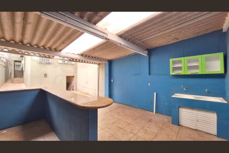 Casa à venda com 230m², 4 quartos e 3 vagas Casa à venda com 230m², 4 quartos e 3 vagasQuintal e área de serviço