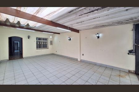 Casa à venda com 230m², 4 quartos e 3 vagas Casa à venda com 230m², 4 quartos e 3 vagasGaragem