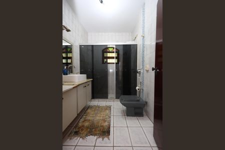 Apartamento à venda com 380m², 3 quartos e 5 vagas Apartamento à venda com 380m², 3 quartos e 5 vagasBanheiro da Suíte 2