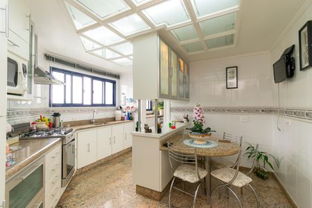 Apartamento para alugar com 180m², 3 quartos e 2 vagas Apartamento para alugar com 180m², 3 quartos e 2 vagasCozinha