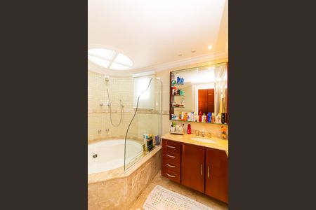 Apartamento para alugar com 180m², 3 quartos e 2 vagas Apartamento para alugar com 180m², 3 quartos e 2 vagasBanheiro da Suíte Master