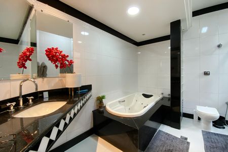 Apartamento à venda com 180m², 4 quartos e 2 vagas Apartamento à venda com 180m², 4 quartos e 2 vagasBanheiro Cobertura